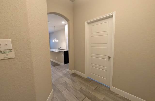 Walk to Historic Gruene / Fridge / Gas Cooking / Fenced in yard / CISD *2 weeks free rent* Gallery 4