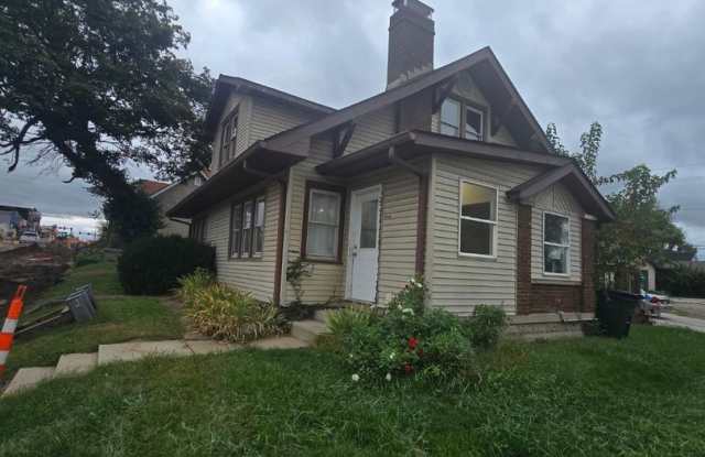 Spacious Two Bedroom Triplex in Mooresville, Indiana Gallery 3