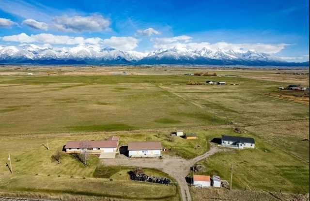 Large House with beautiful landscaping and mission mountain views photos photos