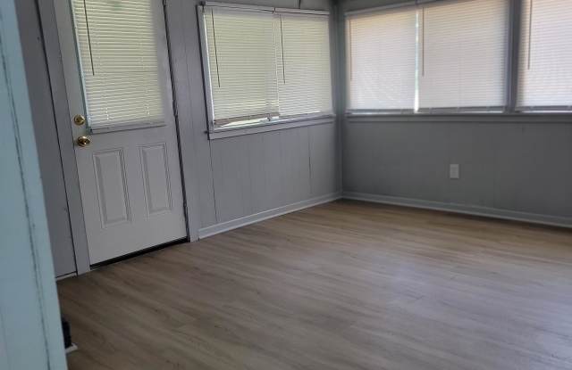 929 West 6th Street - 3 photos photos