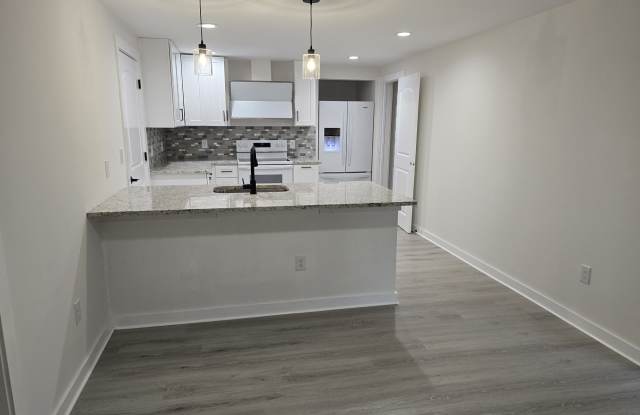 200 Towne Overlook Drive Apt A - 2 photos photos