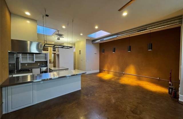 104 S Beaton Street photos photos