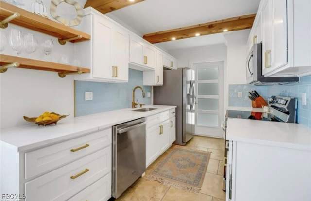 1300 Gulf Shore Boulevard N unit: 103 photos photos