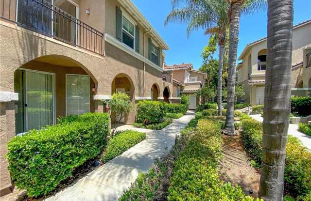 809 Larkridge Gallery 2