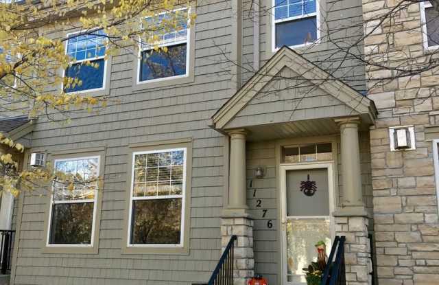 Beautiful 3 Br / 2.5 Ba TH w/ Granite Counters, Hdwd Flrs, 2 Car Garage in Eden Prairie! - 11276 Preswick Boulevard, Eden Prairie, MN 55344
