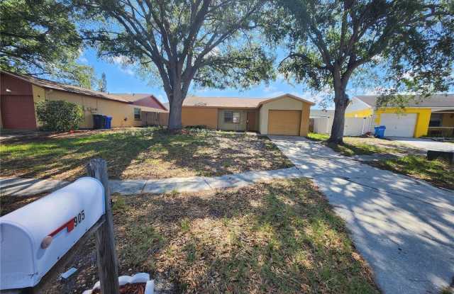 905 OLD FIELD Drive Gallery 1