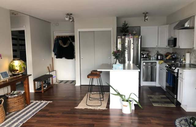 315 8th Avenue Gallery 4