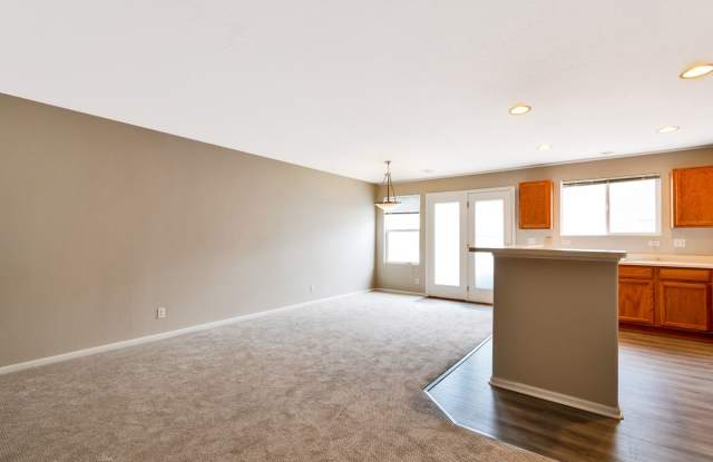 3BR Townhome Near DIA & Light Rail | New Carpet, Garage & Fenced Patio Gallery 3