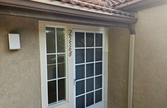 Wonderful 2 Bedroom 2 Bathroom Upper Level End Unit Gallery 3