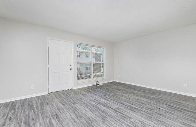 Spacious 3 Bedroom / 1.5 Bath Home – New Carpet & Great Amenities! Gallery 2