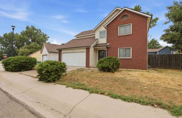 Charming 3 Bed, 2 Bath Home on a Quiet Cul-de-Sac with a Fenced Yard & 2-Car Garage! Gallery 3