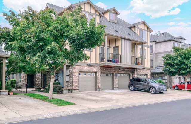 Beaverton Condo with Private Patio & Community Amenities Gallery 1