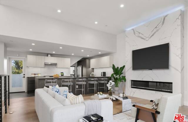 807 N Detroit St photos photos