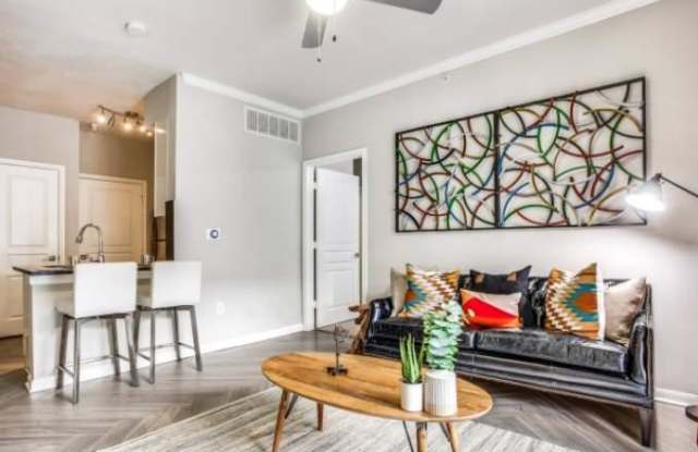 4932 E Oltorf St Gallery 4