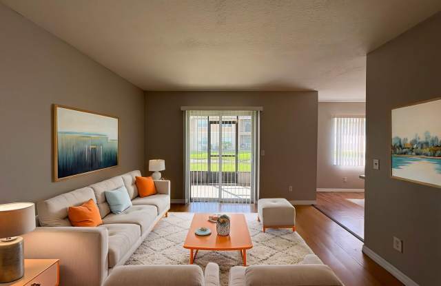 2 Bedroom 2 baths Condo at Hawthorn Village, Orlando, Florida Gallery 4
