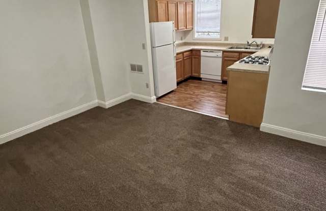 Spacious 2 Bedroom Apartment in Mt. Washington Walk to the T! Gallery 4