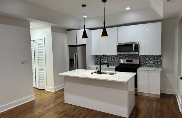 4927 South Prairie AvenueUnit 2N Gallery 2