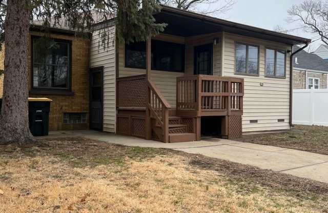 3 Bedroom 2 Bathroom House in Lansing !!!! A MUST SEE! photos photos