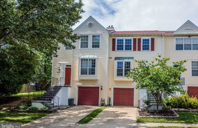 6831 SIGNATURE Circle Gallery 1