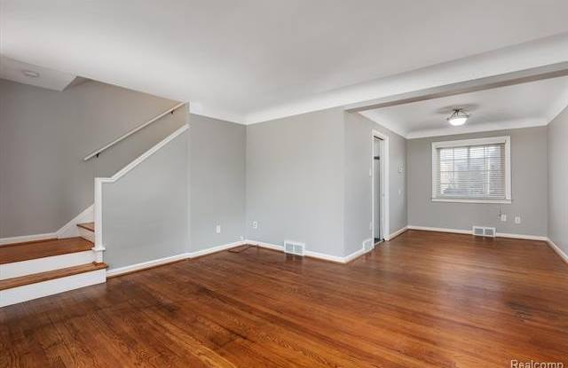 2626 Glenview Avenue Gallery 4