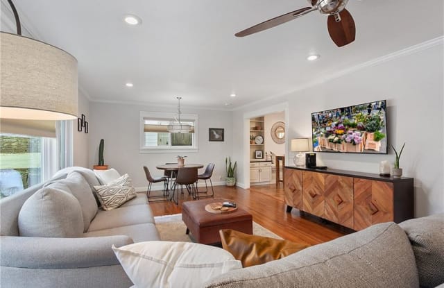 523  W Hawthorn  ST - 523 West Hawthorn Street, Fayetteville, AR 72701