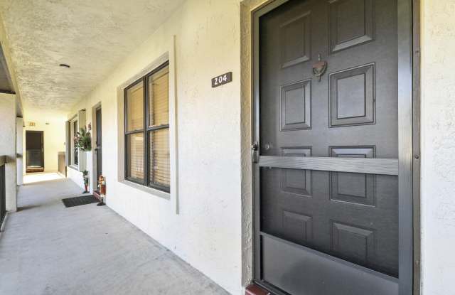540 SW South River Drive Gallery 3