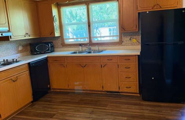 4 Bedroom House in North St. Cloud Gallery 3