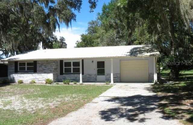 2 BEDROOM 1 BATH ATTACHED GARAGE HUGE BACKYARD Gallery 1