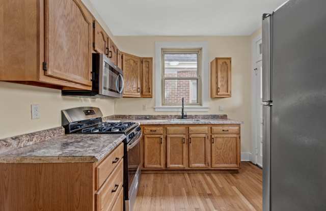 AVAILABLE ON MARCH 19! BEAUTIFUL 5 BEDROOM HOUSE!! HARDWOOD FLOORING AND OFF STREET PARKING!!! - 535 Woodward Avenue, Allegheny County, PA 15136