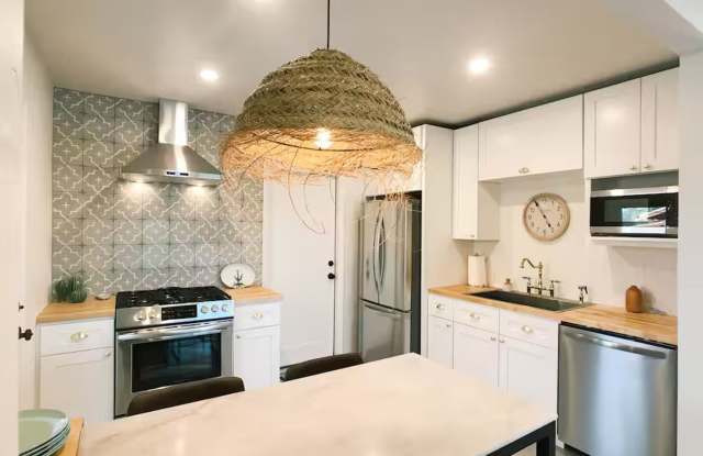 FARM VIEW BUNGALOW across from UofA Campus Farm! Available Today! photos photos