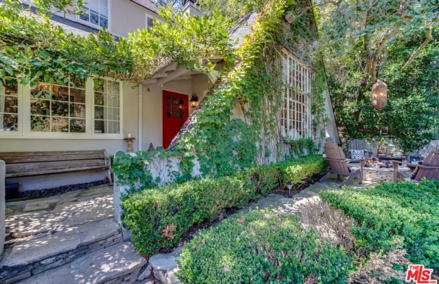 8900 HOLLYWOOD HILLS Road - 8900 W Hollywood Hills Road, Los Angeles, CA 90046