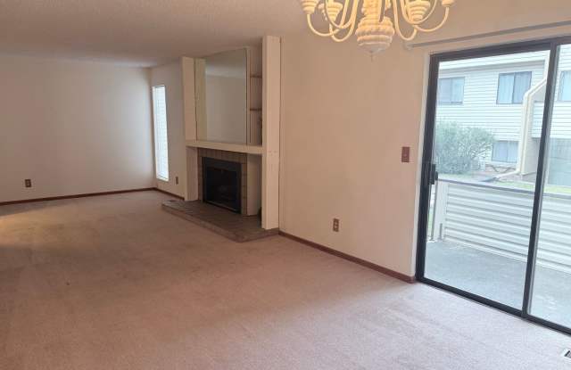 2 Bed, 1.5 Bath Townhome with Fireplace, Central A/C and Two Car Garage Gallery 4