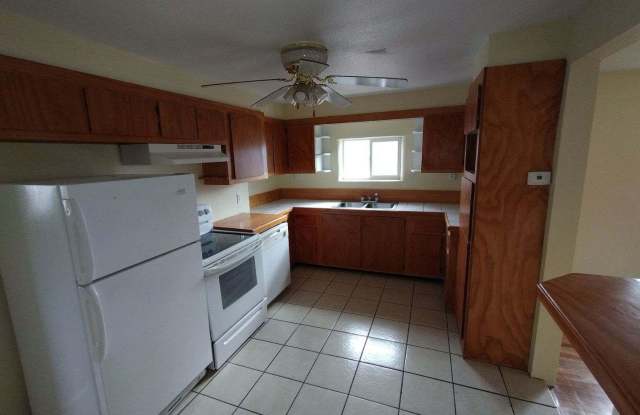 2 bedroom, 1 bathroom Single Family home Gallery 1