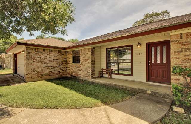1717 Brokenshoe Drive Gallery 2