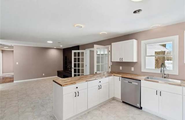 Charming 4-Bedroom Home Near Pittsburg High School photos photos