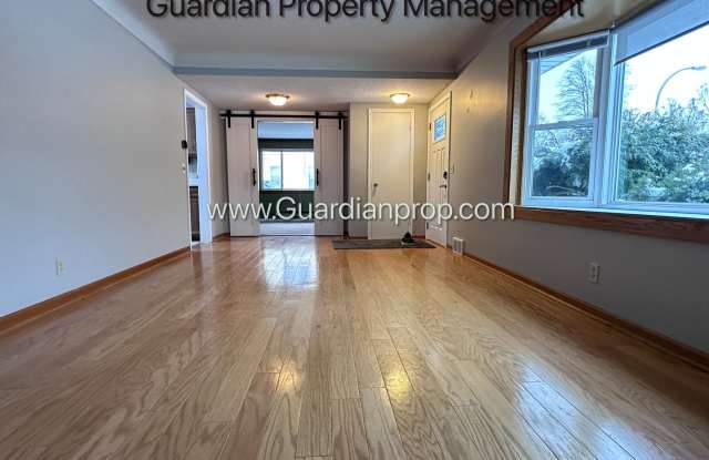 Richfield Single Family Home, Fenced Yard, 2 Car Garage, Dishwasher Gallery 1