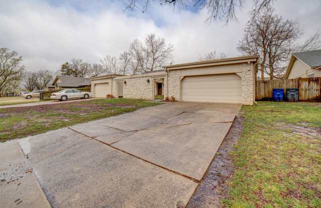 Spacious 3 bed / 2 bath duplex unit looking for the right residents. Well maintained. NO PETS ALLOWED. photos photos