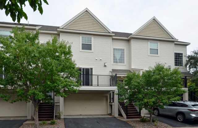 Spacious 4-Bed 3.5-Bath in Blaine - Available 6/10! Gallery 1