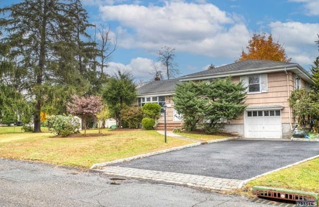 5 Old Jug Court - 5 Old Jug Court, Harrington Park, NJ 07640