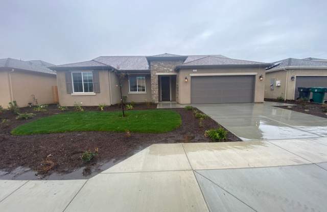 Newer 3 Bedroom 2 Bathroom Home in Tulare! - 3525 Lennox Street, Tulare, CA 93274