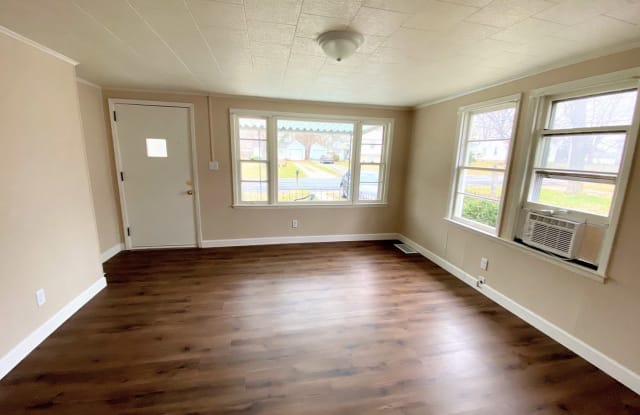3616 N Finnel Ave - 3616 North Finnell Avenue, Peoria, IL 61604
