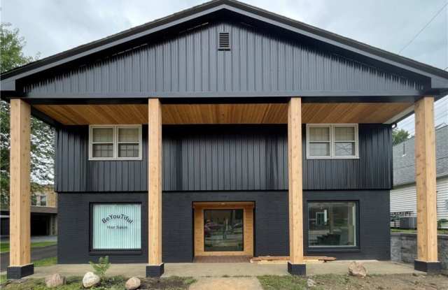 1048 E State Street - 1048 East State Street, Salem, OH 44460