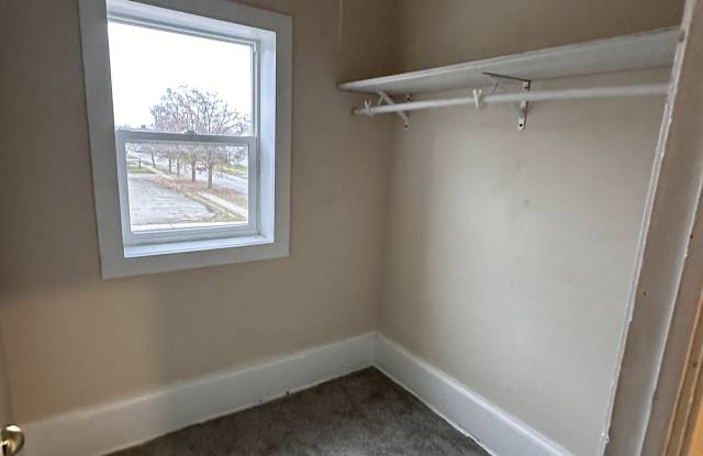 121 South Cherry Street - 1/2 Upstairs Gallery 4