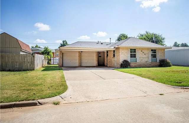 Charming 3-Bedroom / 2-Bathroom Home Next to Ray Trent Park! photos photos
