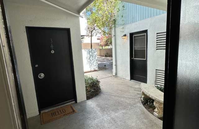 10805 Camarillo Street Gallery 4