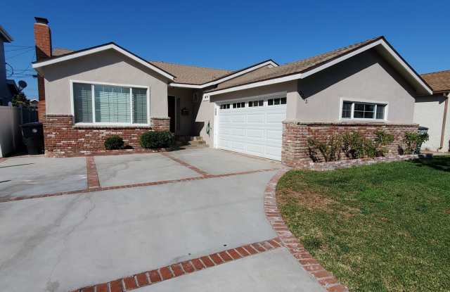 Spacious 3-Bedroom Single Family House with bonus room in Torrance- $4,400/month Gallery 4