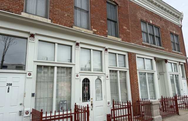 204 E Washington Street Gallery 1