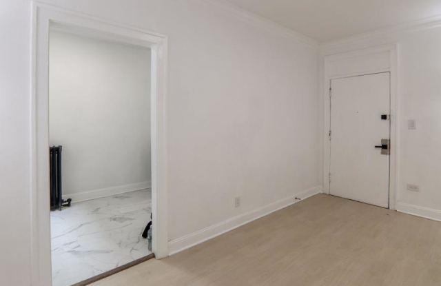5038-5041 North Sheridan Rd. Gallery 3