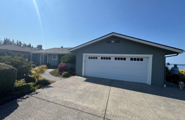 Furnished, Short-Term 5-6 mo. Camano Island Home with STUNNING VIEW Gallery 4