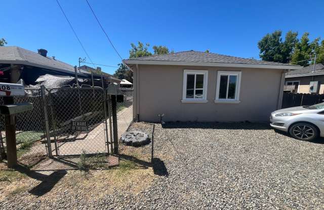 2 Bedroom, 1 Bathroom Roseville Cottage for Lease. photos photos 2 Bedroom, 1 Bathroom Roseville Cottage for Lease. photos photos